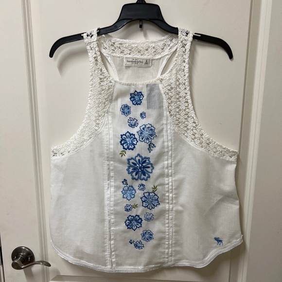 Abercrombie & Fitch Tops - A&F razorback crop top